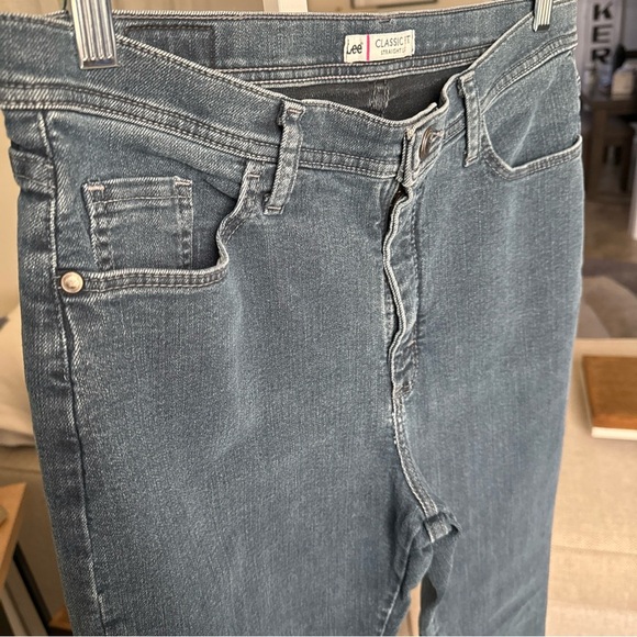 Lee Women’s Size 14 Short Classic Fit Straight Leg Jeans - Picture 4 of 12